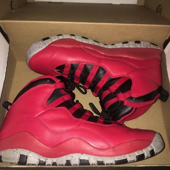 GS/Kids Jordan Sneakers - Picture 3 of 3